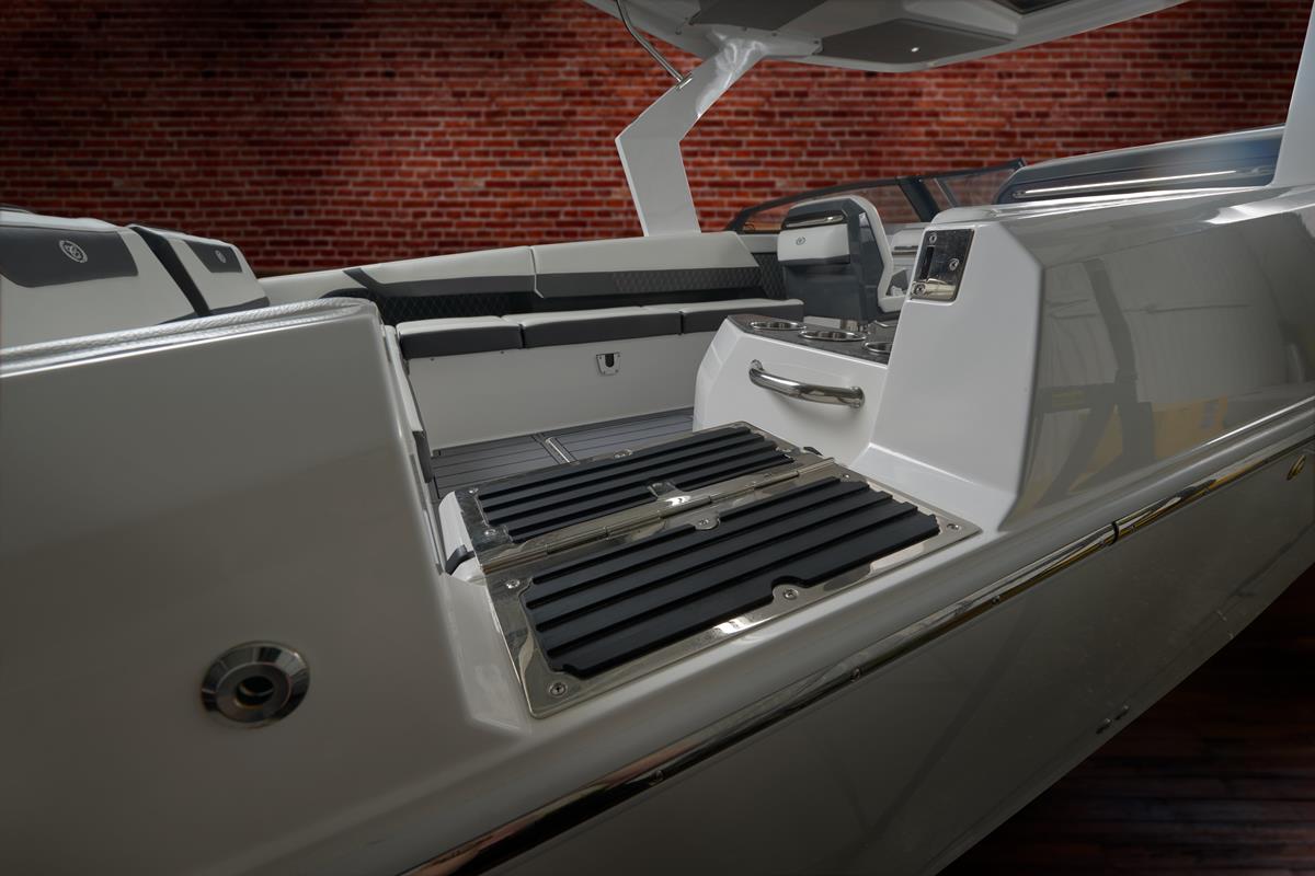 Cobaltboats R31 Outboard | Belgian Boat Service