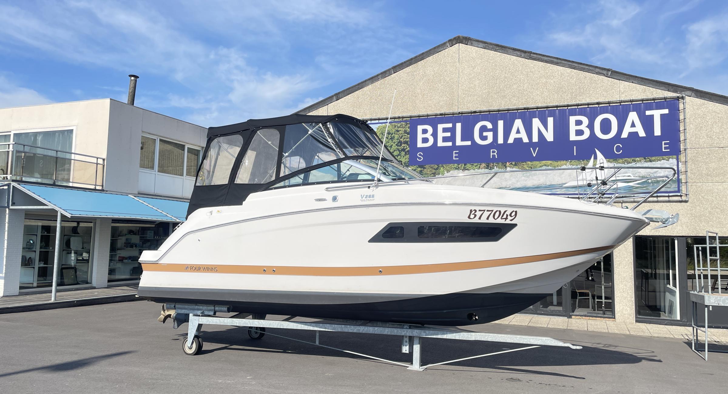 V255 Four Winns Motorboot Fourwinns boats speedboot cabincruiser te koop
