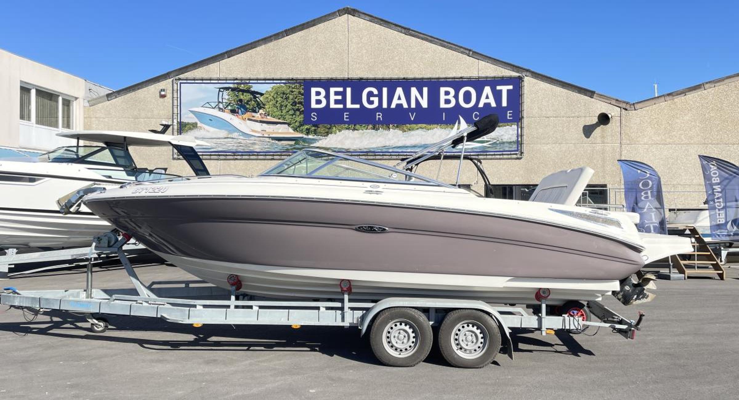 220 Sunsport Searay motorboot Belgian boat show