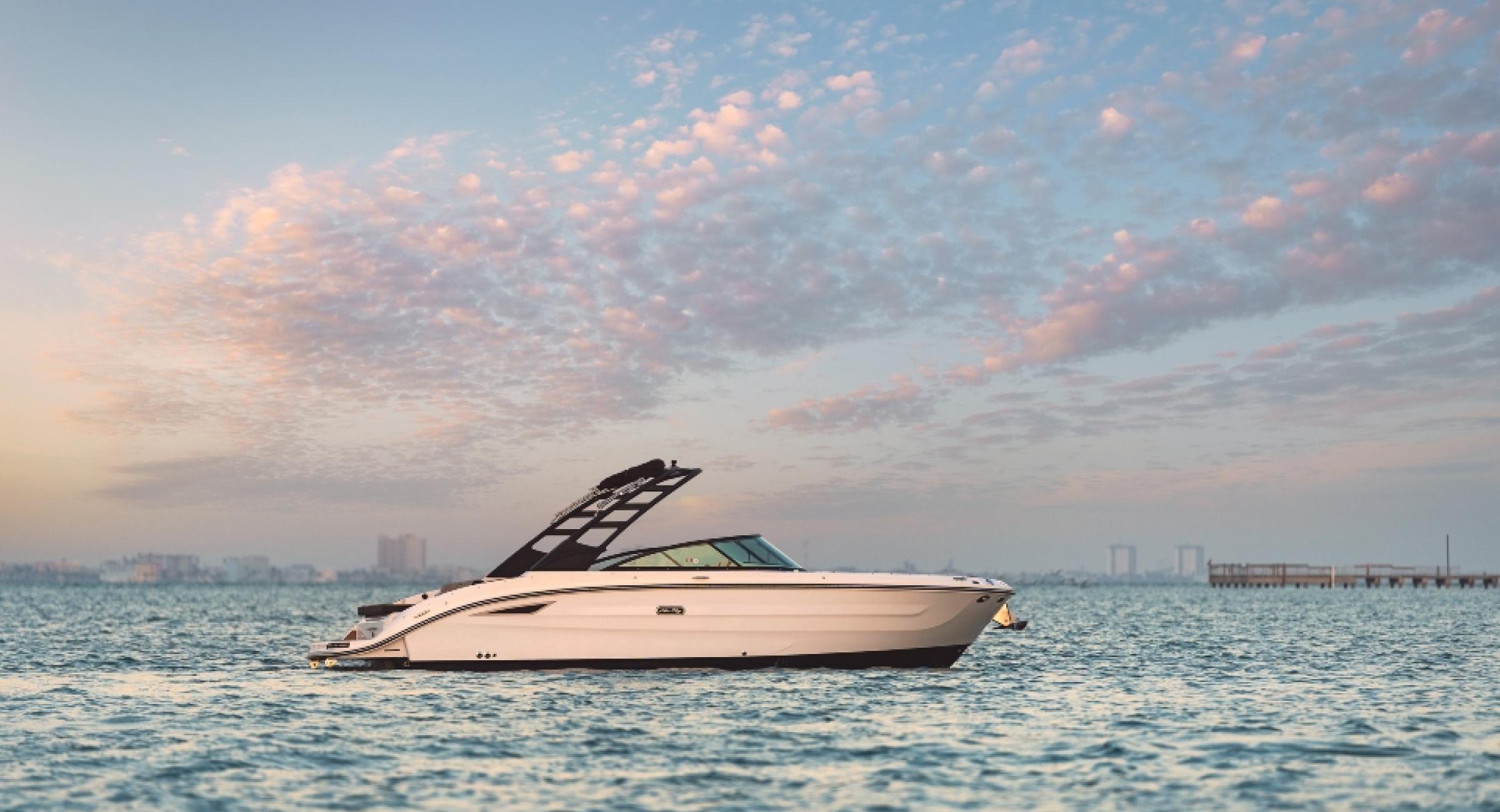270 Searay SDX Sundeck series mototboot
