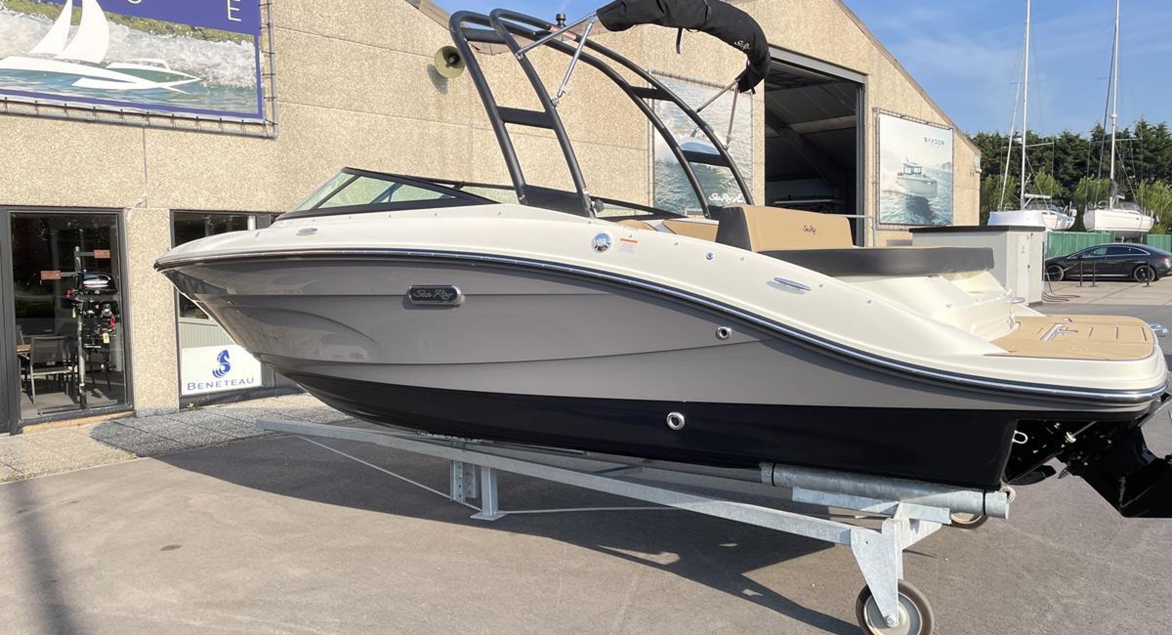 Searay 210 SPX Searayboats motorboot sportboot Belgian Boat Service Nieuwpoort