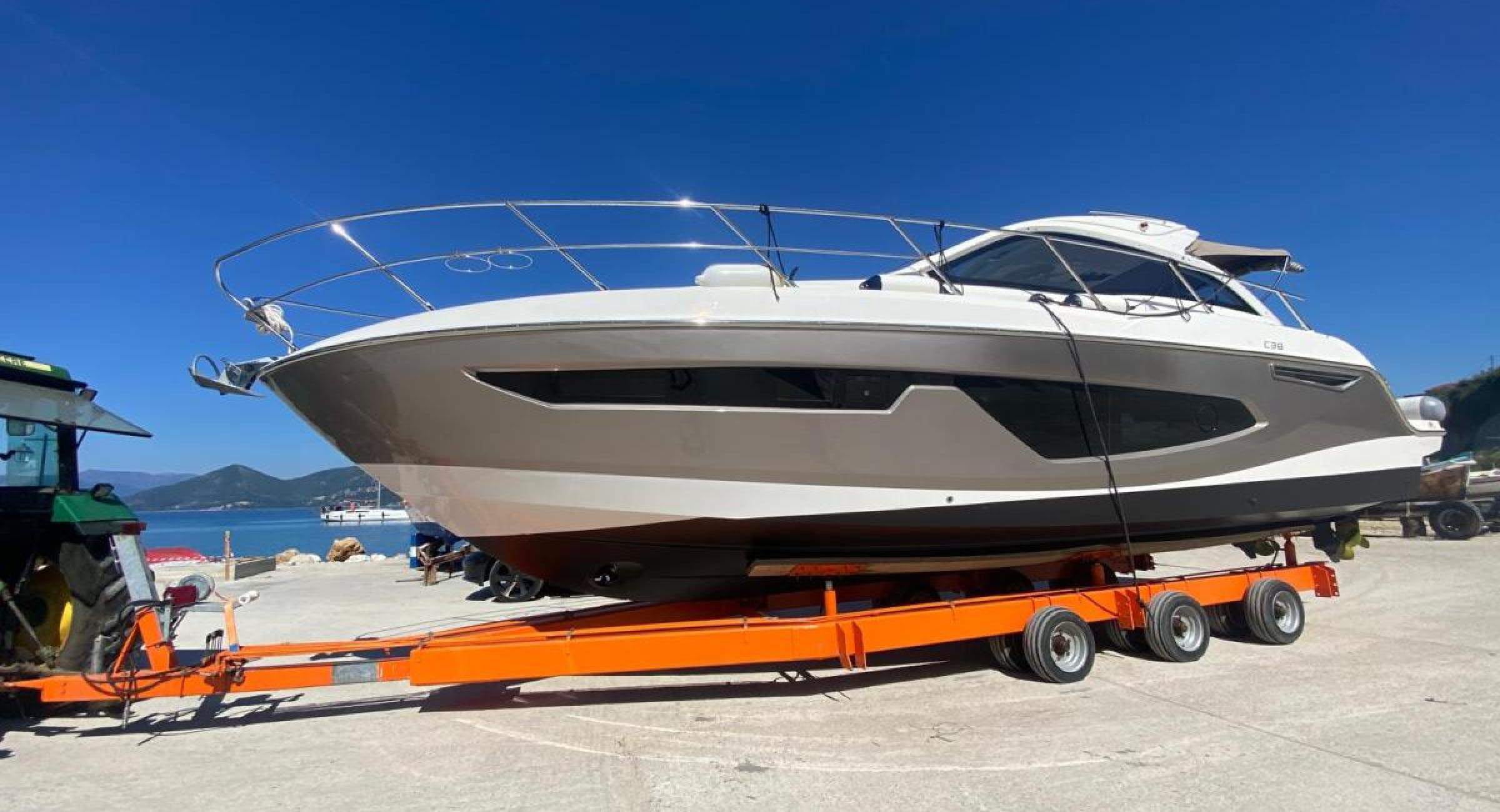 Sessa C38 motoryacht Belgian Boat Service Nieuwpoort