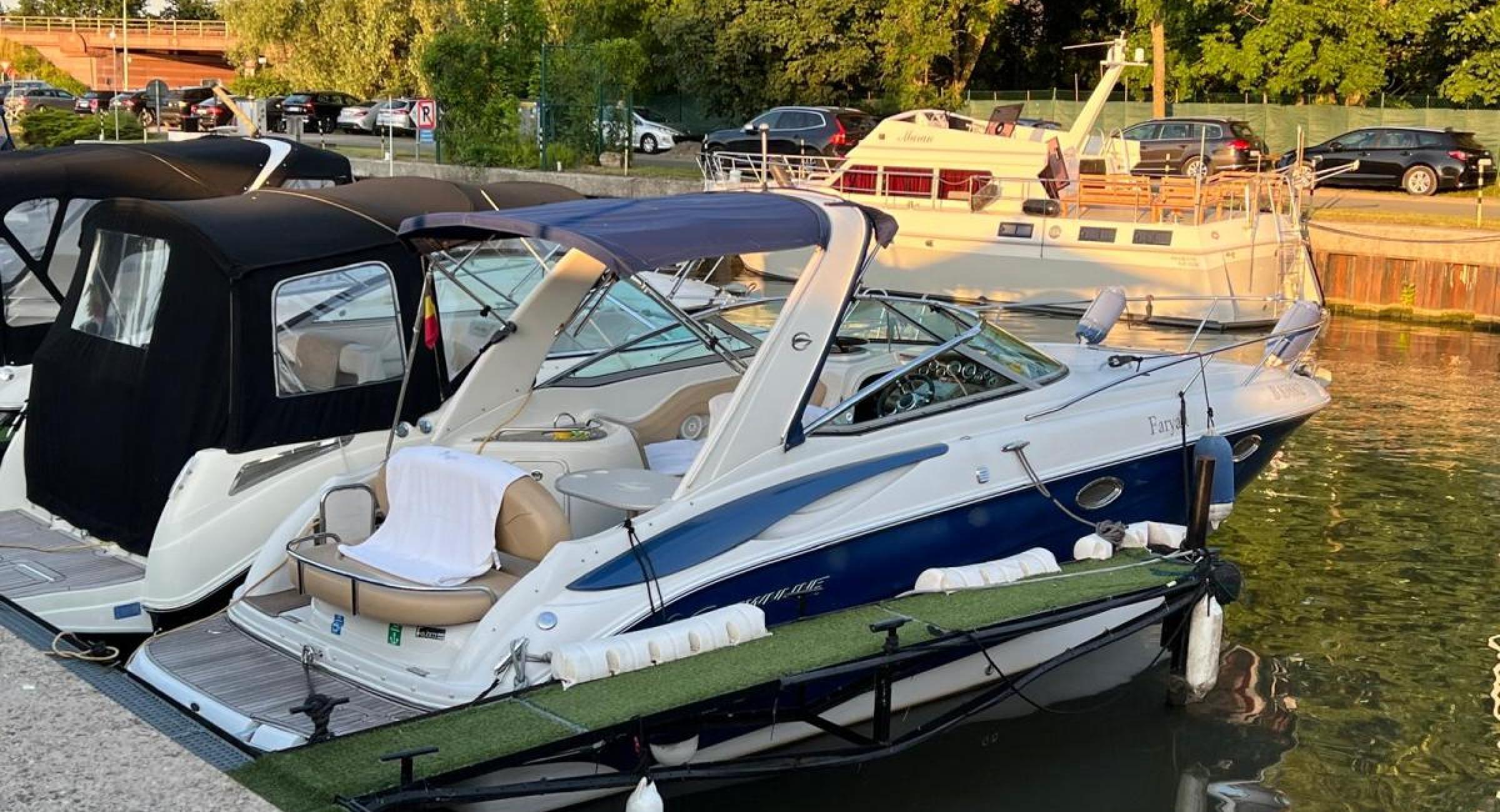 Crownline 280 Cabincruiser