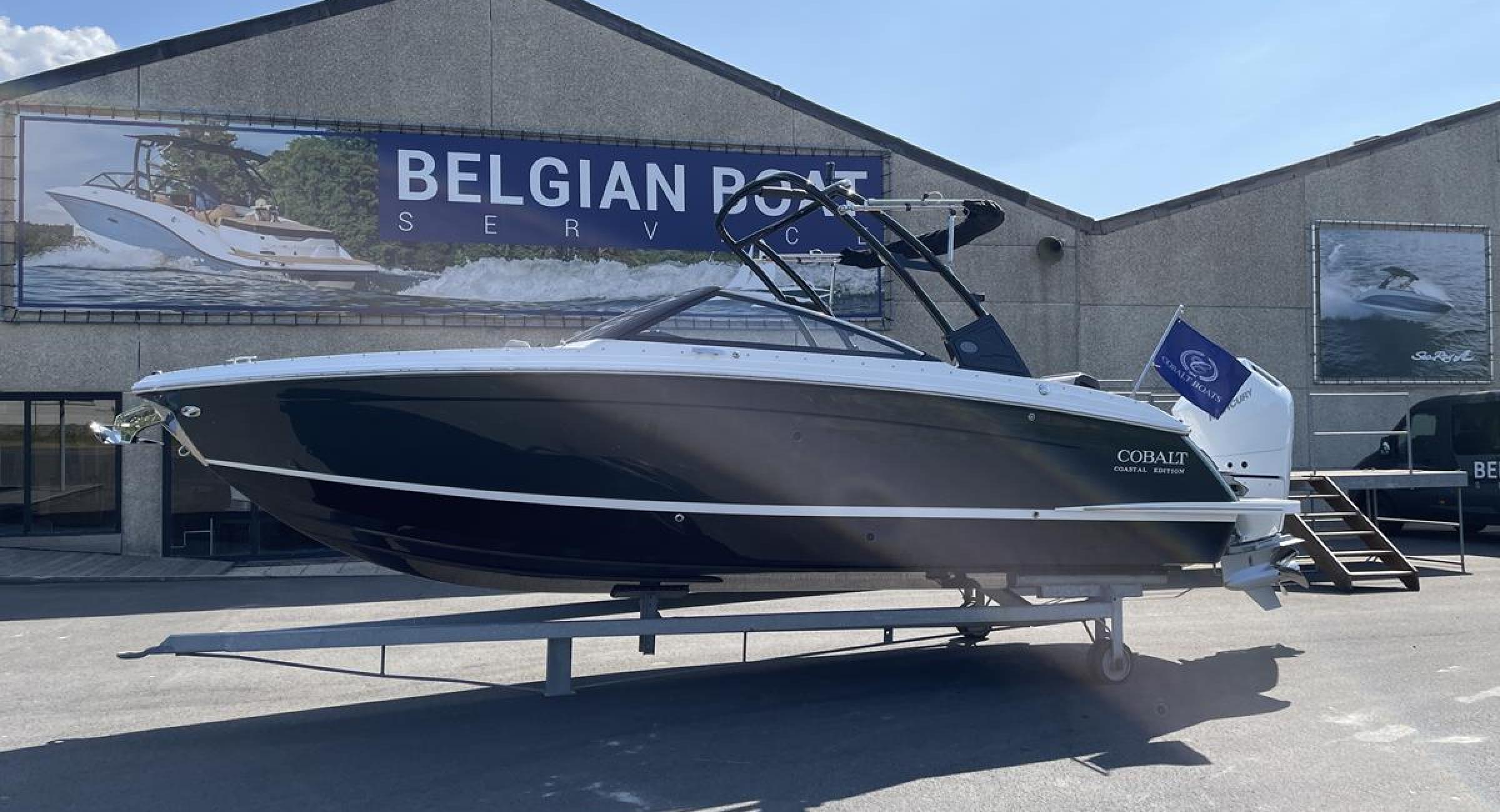 Cobaltboats R6 Outboard 