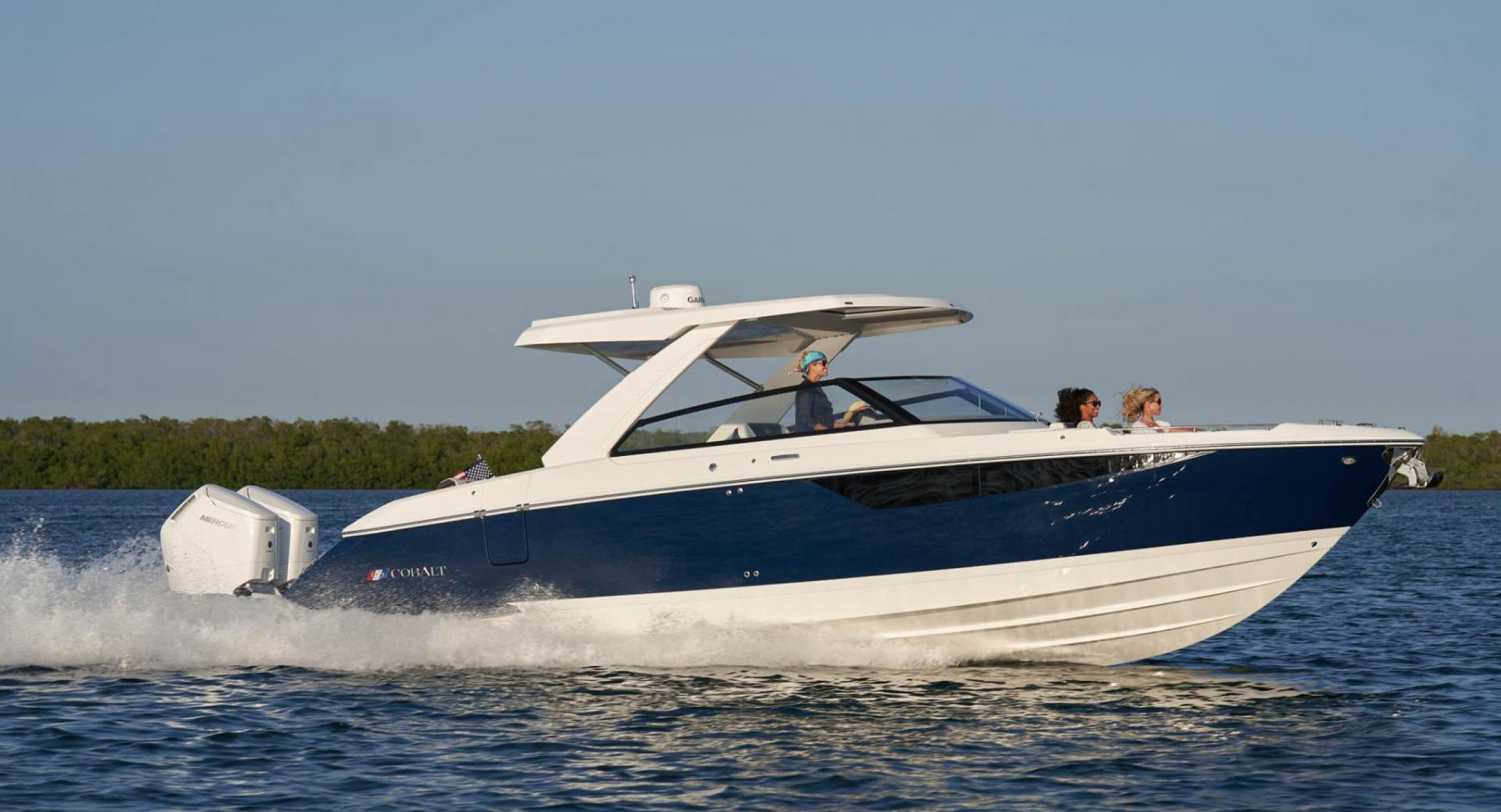 Cobaltboats R35 Outboard