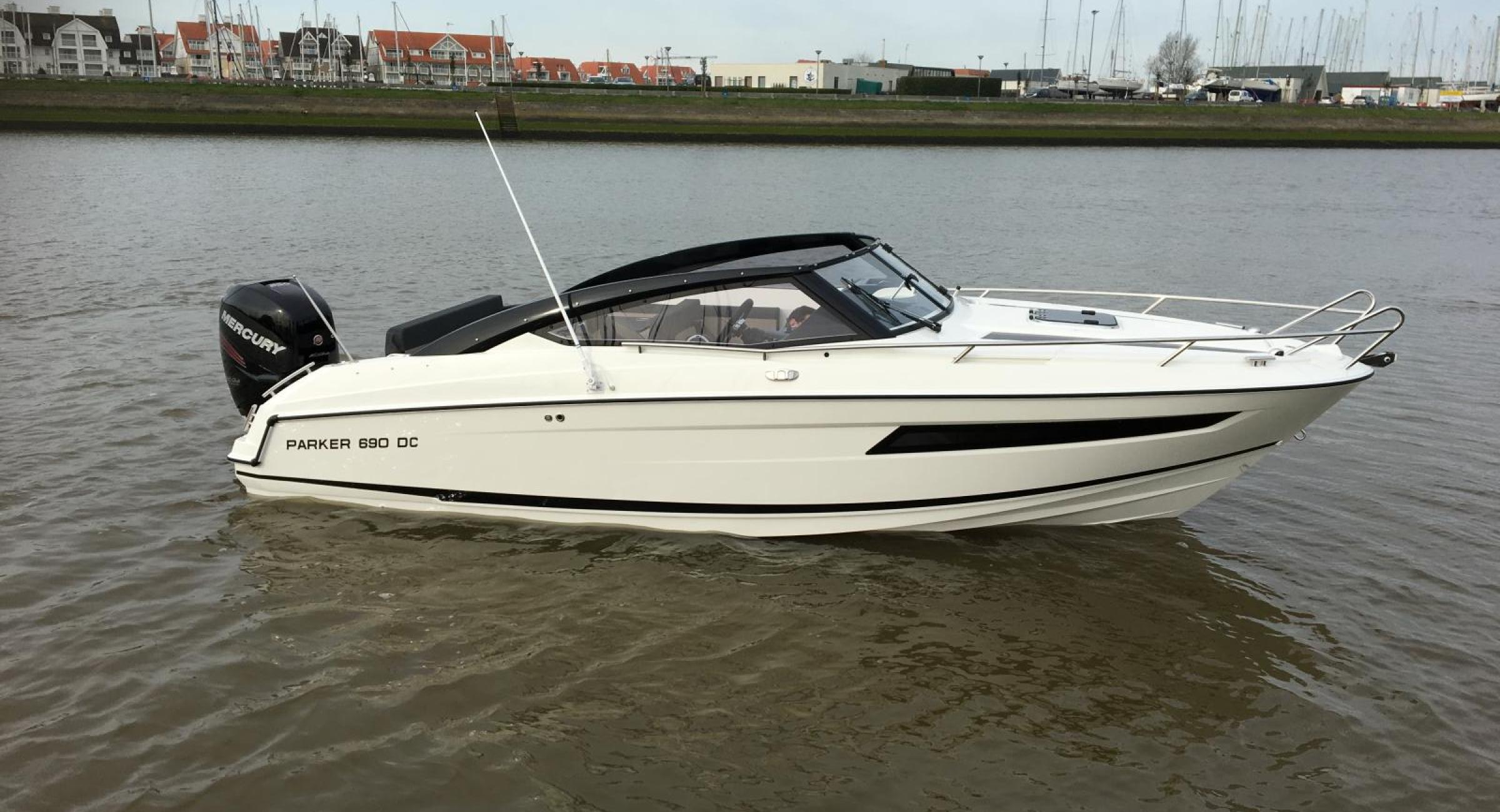 Parker 690  Daycruiser