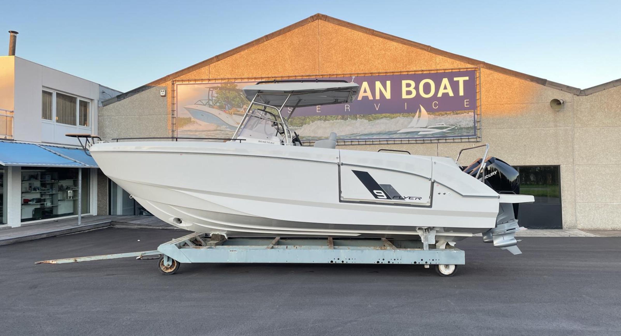 Beneteau Flyer Spacedeck 9