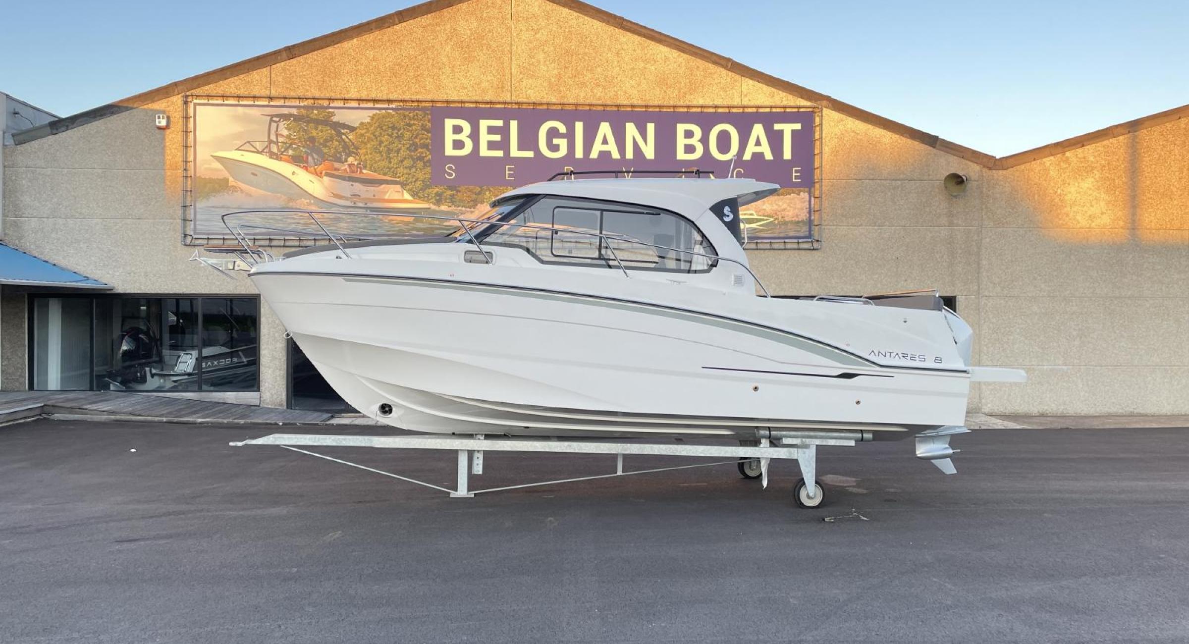 Beneteau Antaris 8 OB Versie2