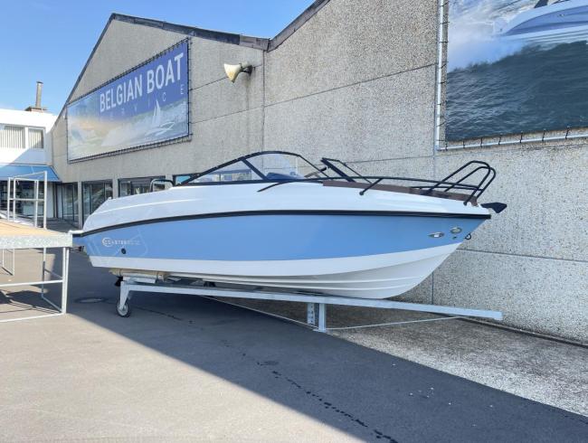 Coaster 600 Daycruiser Bayliner cabine modellen