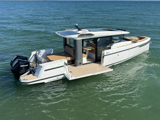 340 GTWA Saxdoryachts new honey upholstery