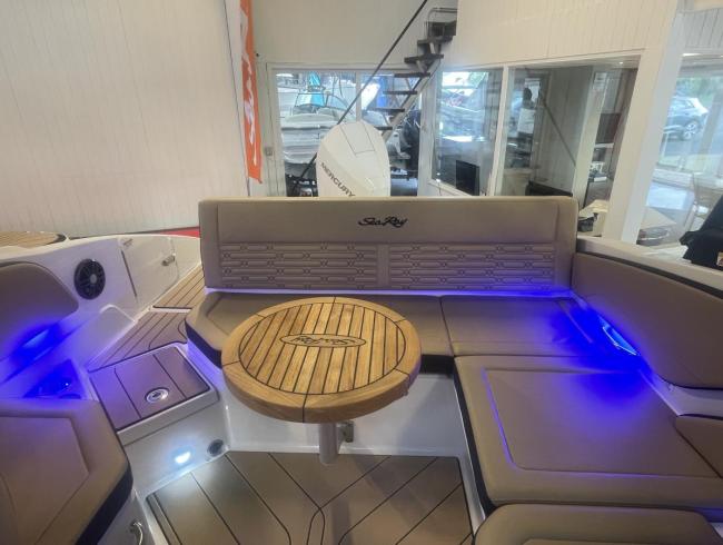 Bateau à moteur Searay 
