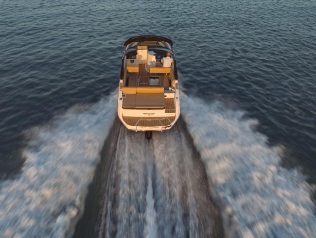 270 Searay SDX Sundeck series mototboot