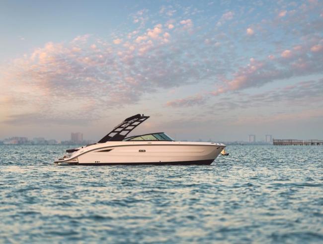 270 Searay SDX Sundeck series mototboot