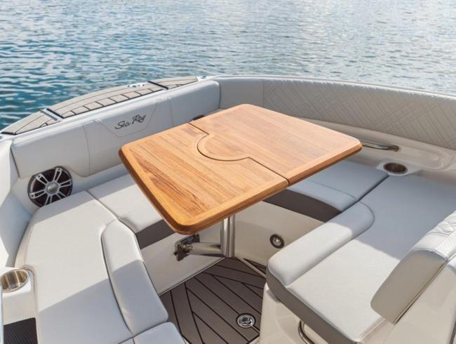 Sea Ray 250SDX speedboot sportboot motorboot