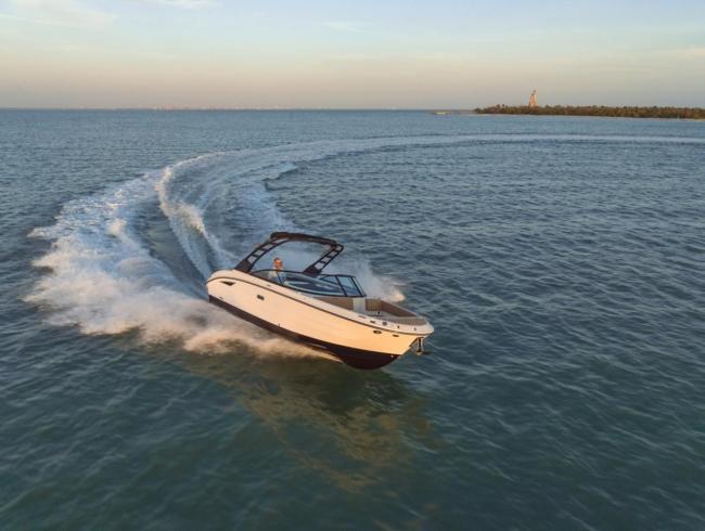 270 Searay SDX Sundeck series mototboot