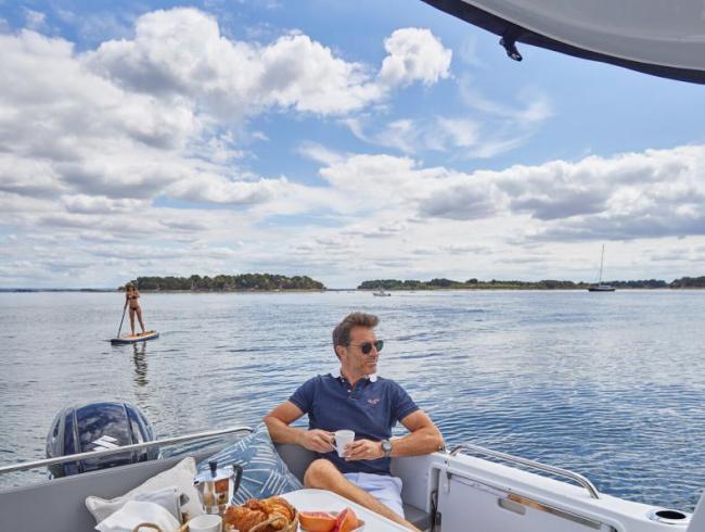 Beneteau Antaris 7 motorboot Beneteau Antaris 7 motorboot BOOT TE KOOP CRUISER