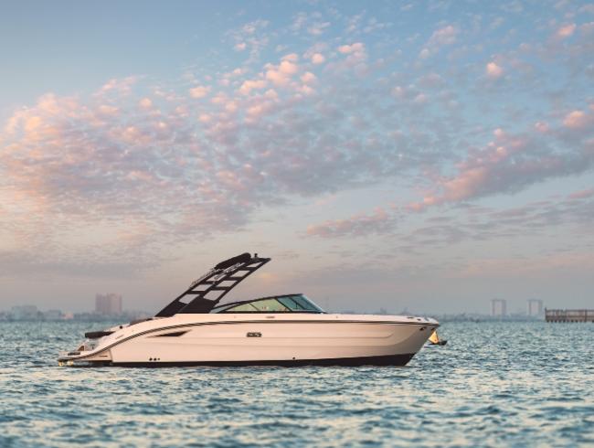 270 Searay SDX Sundeck series mototboot