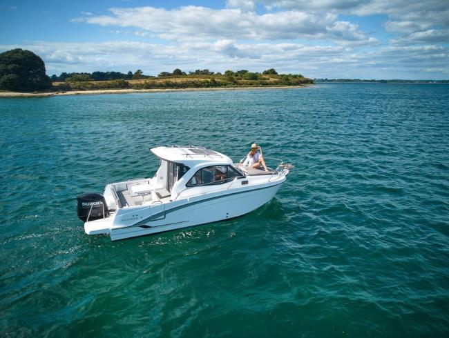 Beneteau Antaris 7 motorboot Beneteau Antaris 7 motorboot BOOT TE KOOP CRUISER