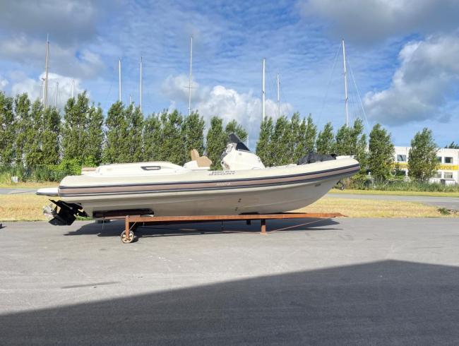 Jokerboat 28 Clubman inboard Jokerboats Semirigid Rubberboot Bruggemarinecenter Belgianboatshow motorboot sportboot