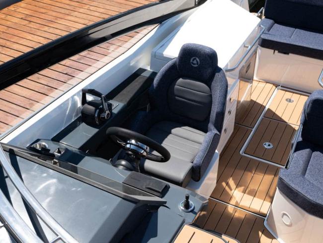 Parker 910 Odyysey motorboot botentekoop sportboot Belgian Boat Show