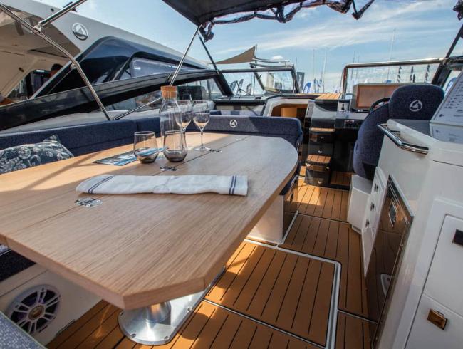 Parker 910 Odyysey motorboot botentekoop sportboot Belgian Boat Show