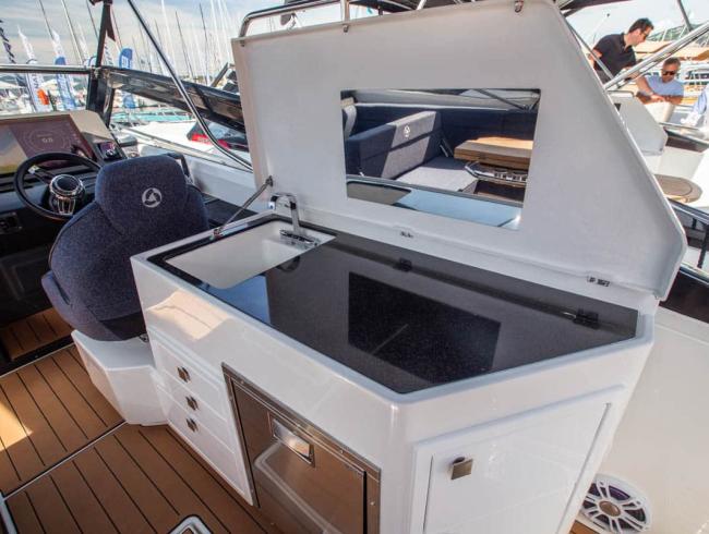 Parker 910 Odyysey motorboot botentekoop sportboot Belgian Boat Show