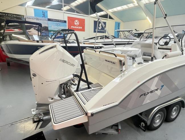 Beneteau Flyer 7 motorboot boot speedboot sportboot