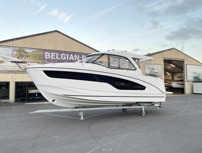 Beneteau Antaris 9 à vendre Bateau à moteur cabinier Bateau de sports Belgianboatshow