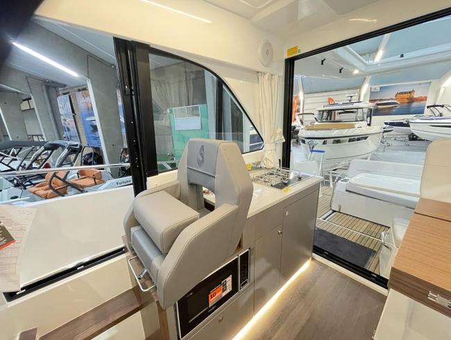 Beneteau Antaris 9 Sportcruiser sportboot Motorboot Belgian Boat Service Nieuwpoort