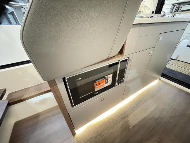 Beneteau Antaris 9 Sportcruiser sportboot Motorboot Belgian Boat Service Nieuwpoort