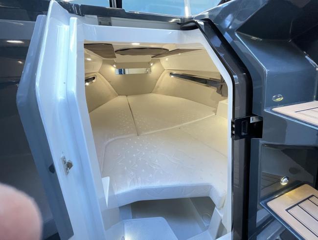 Parker 720 Adventure Belgian Boat Service Nieuwpoort Cabine boot