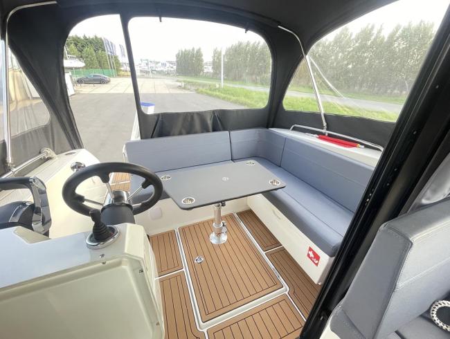 Parker 760 Quest motorcruiser Belgian Boat Service Nieuwpoort