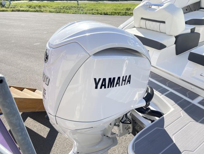 Regalboats LX4 sportboot motorboot Belgian Boat Service Nieuwpoort