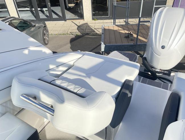 Regalboats LX4 sportboot motorboot Belgian Boat Service Nieuwpoort
