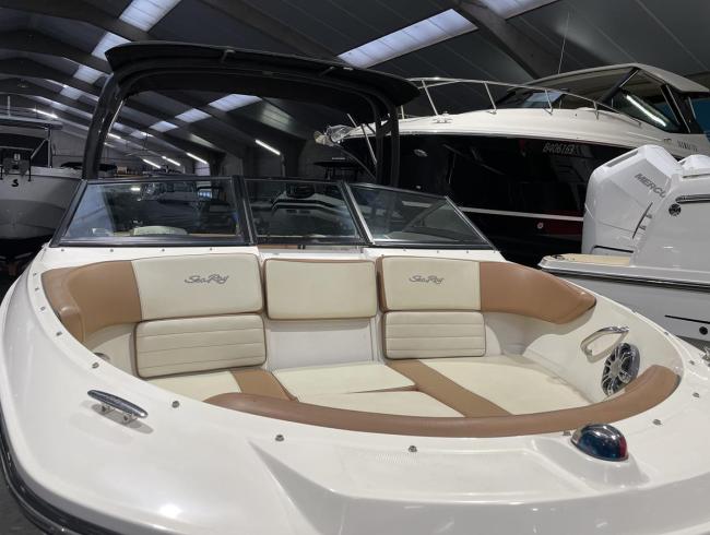 Searay 210 SPX Speedboot sportboot motorboot >Belgian Boat Service Nieuwpoort