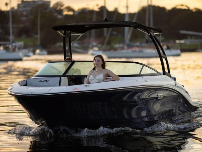 Searay 210 SPX OB Belgian Boat Service Nieuwpoort