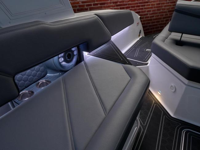 Cobaltboats R6 Surf Belgian Boat Service Nieuwpoort