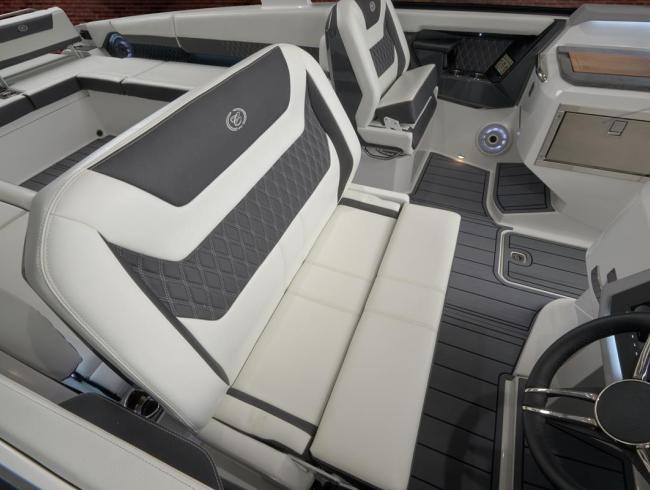 Cobaltboats R31 outboard Belgian Boat Service Nieuwpoort