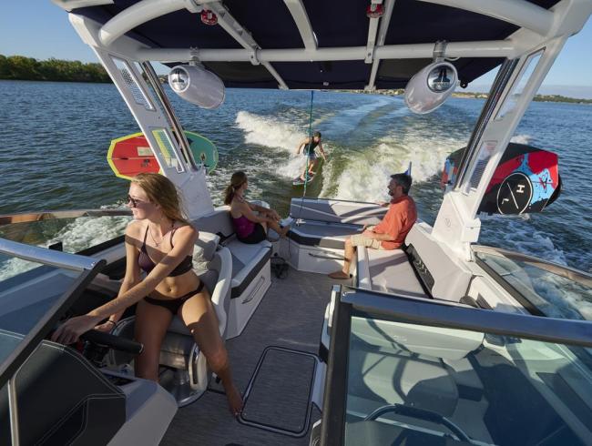 Cobaltboats R8 Surf Belgian Boat Service Nieuwpoort