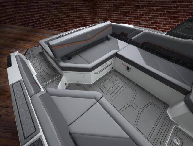 Cobaltboats R8 Surf Belgian Boat Service Nieuwpoort