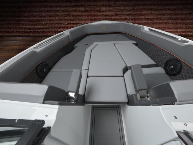 Cobaltboats R8 Surf Belgian Boat Service Nieuwpoort