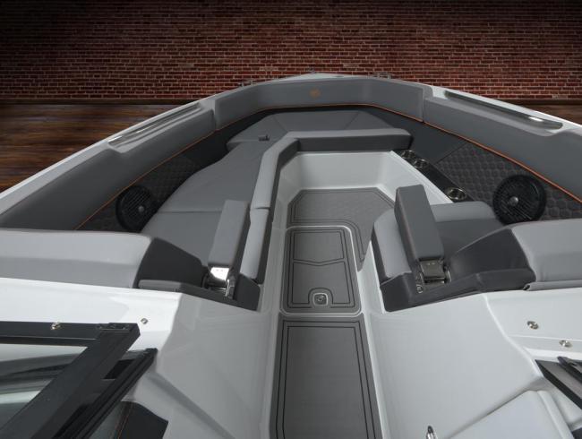 Cobaltboats R8 Surf Belgian Boat Service Nieuwpoort