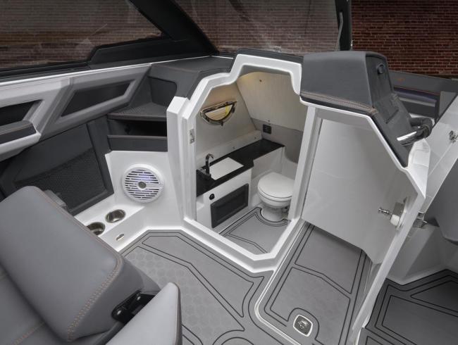 Cobaltboats R8 Surf Belgian Boat Service Nieuwpoort