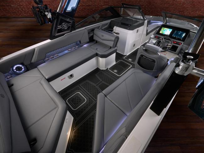 Cobaltboats R8 Surf Belgian Boat Service Nieuwpoort