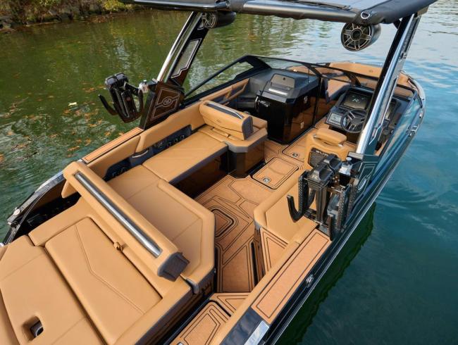 Cobaltboats R8 Surf Belgian Boat Service Nieuwpoort