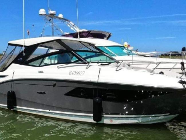Searay 320 Sundancer Outboard