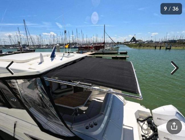 Searay 320 Sundancer Outboard