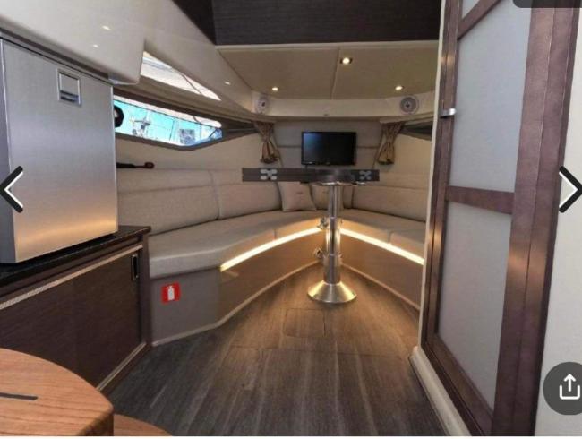 Searay 320 Sundancer Outboard