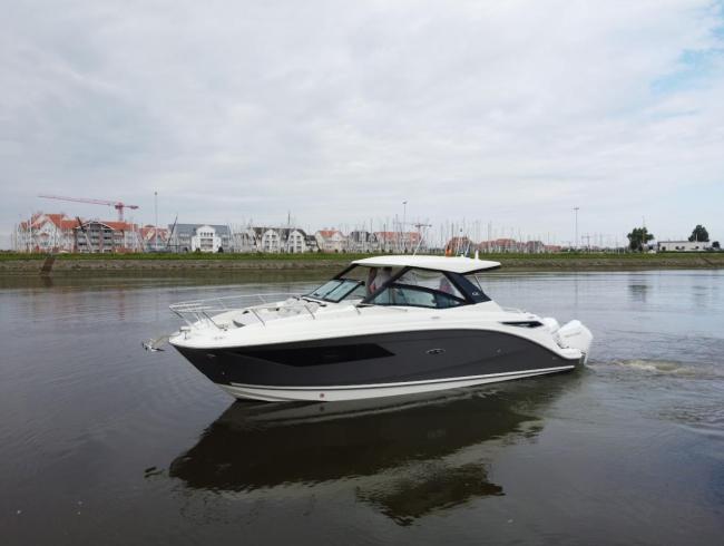 Searay 320 Sundancer Outboard