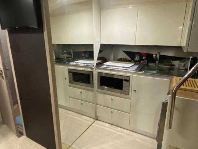 Sessa C38 motoryacht Belgian Boat Service Nieuwpoort